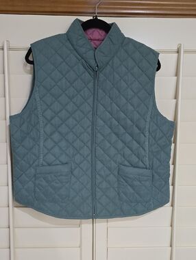 VanHeusen Quilted Sleeveless Vest in Sage Green